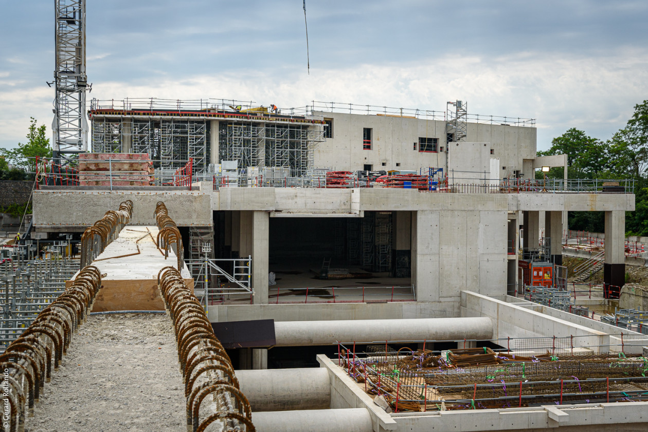 La construction du bâtiment voyageurs se poursuit jusqu’en octobre 2022.