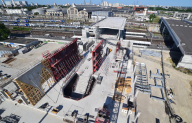 Sur le chantier de la gare Les Ardoines, du 15 au 18 avril 2022 l’opération du ripage de la passerelle au-dessus des voies du RER C s’est déroulé avec succès. 