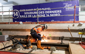 Soudure des derniers rails de la ligne 14 à la gare Saint-Denis Pleyel, en présence de Clément Beaune, ministre délégué en charge des Transports, le 12 octobre 2022