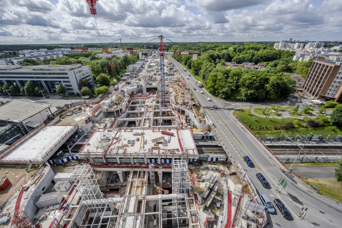 Mai 2022 : Vue aérienne du chantier en direction de l’ouvrage puits Rû de Nesle à Noisy-le-Grand.