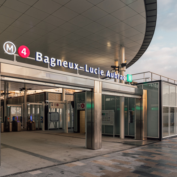 Entrée du métro de la ligne 4 Bagneux-Lucie Aubrac